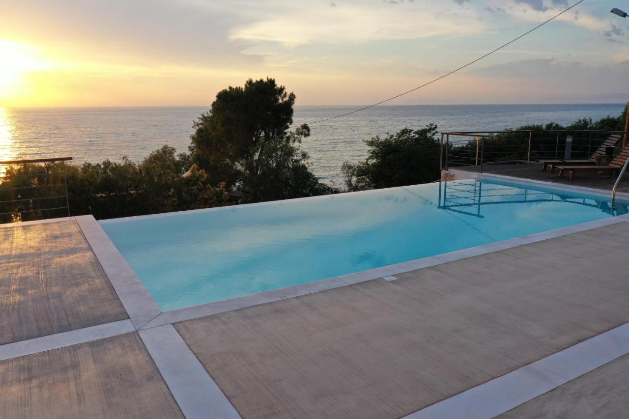 Capro - Milos Bay Villas Áyios Nikítas Dış mekan fotoğraf